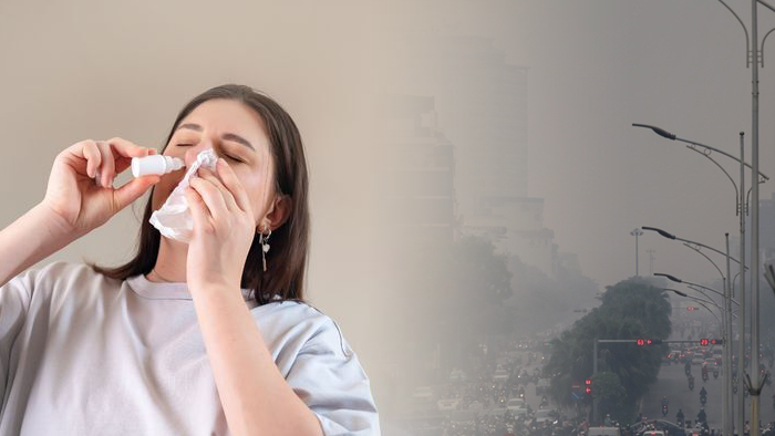 Sử dụng nước muối sinh lý rửa mũi giúp loại bỏ khói bụi bám trong khoang mũi sau một ngày dài