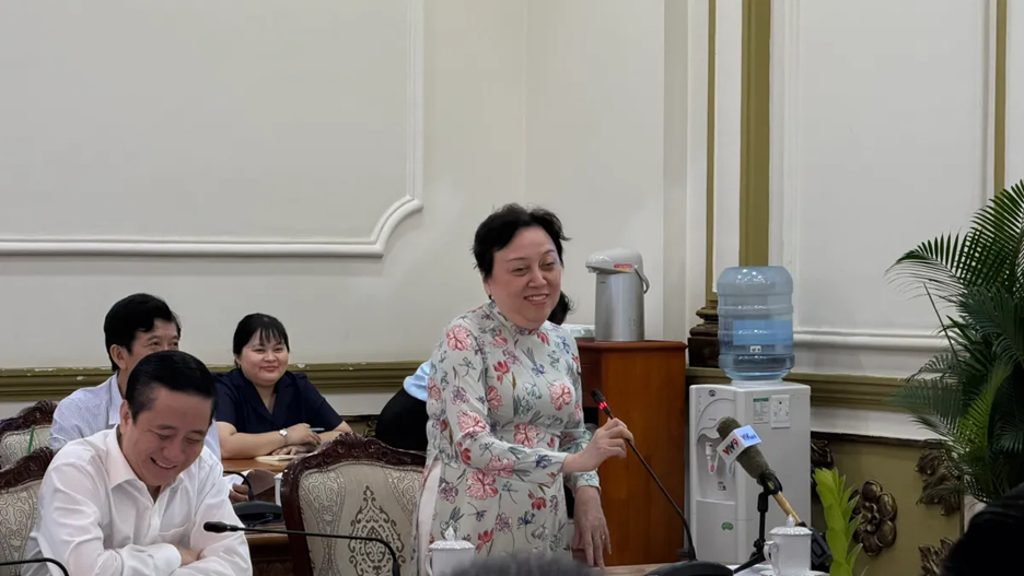 Bà Phạm Khánh Phong Lan - Giám đốc Sở An toàn thực phẩm TP.HCM báo cáo về mô hình quản lý an toàn thực phẩm tại TP.HCM