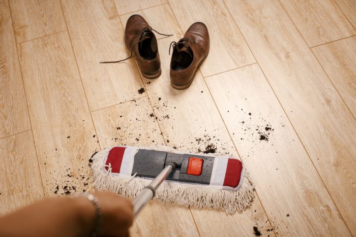Giày dép góp phần làm không khí trong phòng trở nên bí bách, mất vệ sinh 