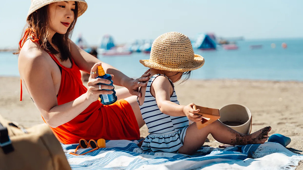 Cha mẹ nên tìm mua kem chống nắng lành tính cho bé trên 6 tháng tuổi