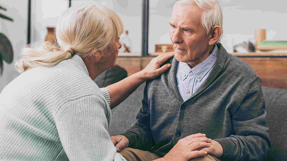 Tốc độ nói chậm, ngập ngừng là dấu hiệu sớm của bệnh Alzheimer
