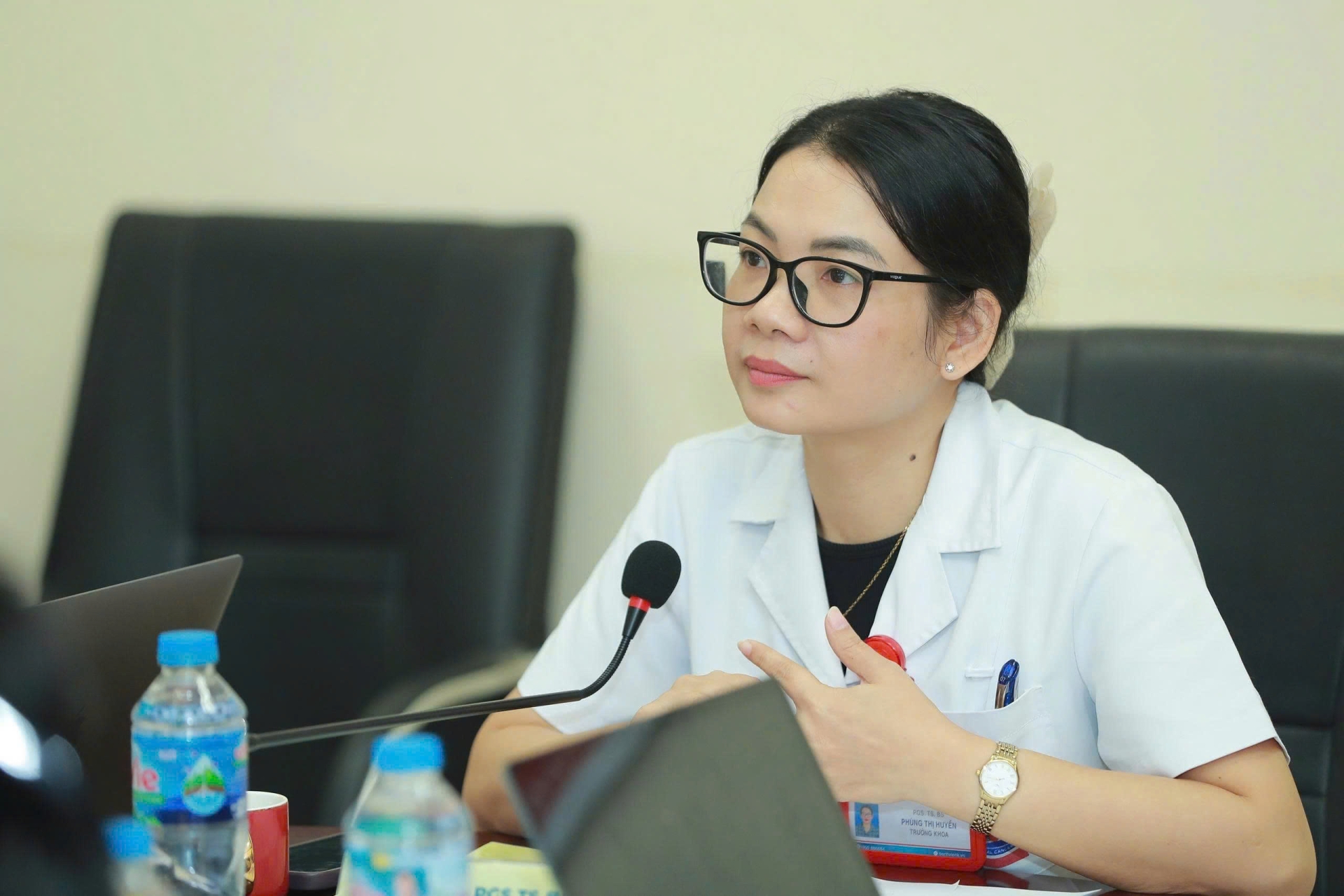 PGS.TS.BS Phùng Thị Huyền – Trưởng khoa Nội Vú – Phụ khoa 2, Bệnh viện K chia sẻ về những thách thức trong chẩn đoán và điều trị ung thư buồng trứng tại hội thảo