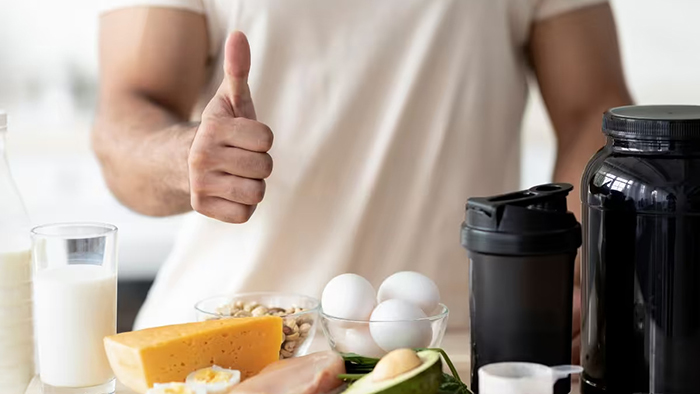 Thực đơn tăng cơ, giảm mỡ không thể thiếu thực phẩm giàu protein như trứng, ức gà, các loại đậu 
