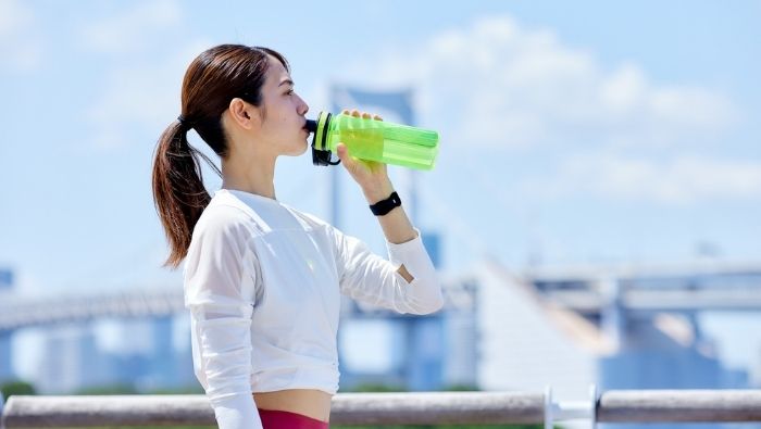 Chỉ nên dùng cách bổ sung điện giải này sau khi tập luyện cường độ cao, đổ mồ hôi nhiều hoặc khi bị mất nước do tiêu chảy, sốt