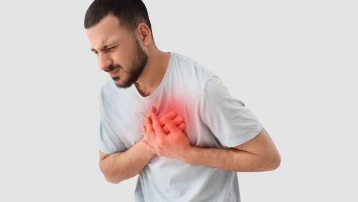 Tự ý sử dụng nước bù điện giải quá mức có thể gây áp lực lên hệ tuần hoàn và thận