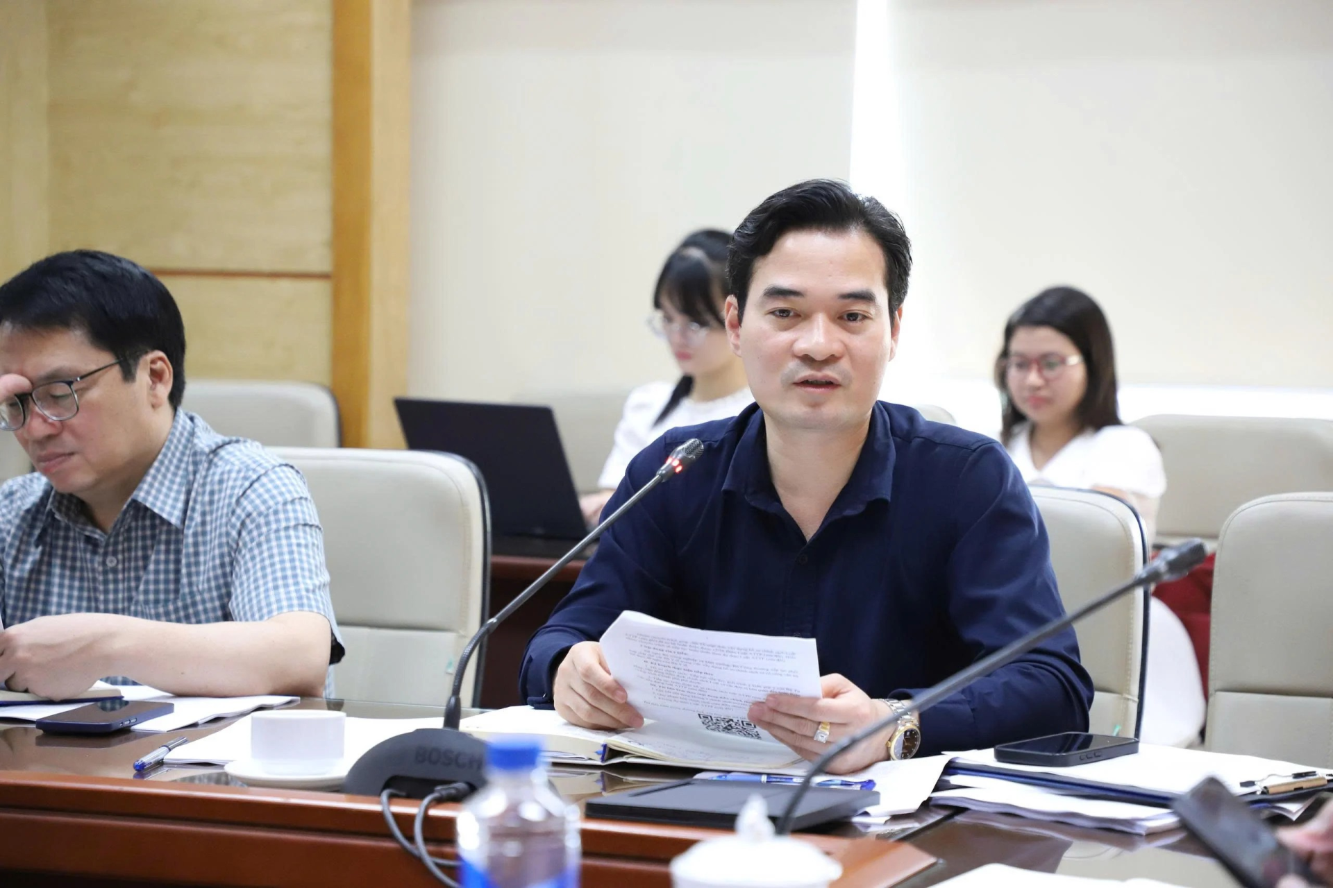 Cục trưởng Cục An toàn thực phẩm Chu Quốc Thịnh phát biểu tại cuộc họp - Ảnh: MOH