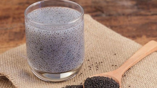 Hạt chia có thể hút lượng nước gấp khoảng 10-12 lần trọng lượng của chúng