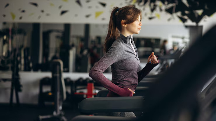 Mặc áo dài tay giúp runner thích nghi nhanh hơn với cái nóng