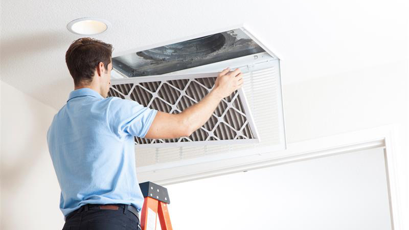 Không bảo dưỡng hệ thống điều hòa, thông gió khiến nhà dễ tích tụ bụi