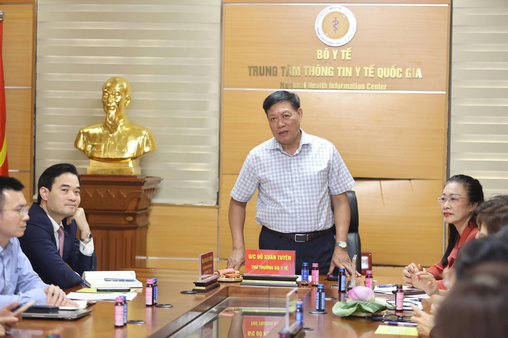 Thứ trưởng Bộ Y tế Đỗ Xuân Tuyên nhấn mạnh công tác ATTP cần chuyển từ quản lý sang phòng ngừa nguy cơ, kiểm soát từ sớm, từ xa và từ nguồn gốc