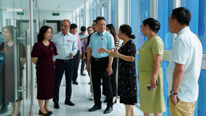Đoàn công tác đã trực tiếp khảo sát hệ thống labo nghiên cứu, các trung tâm thử nghiệm và xưởng thực nghiệm công nghệ sinh học của VIDS - Ảnh: Việt An