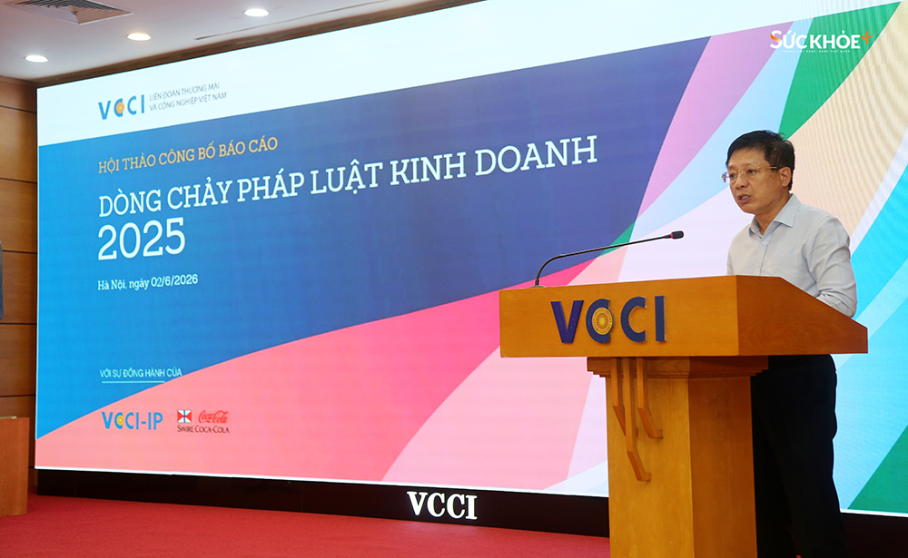 Ông Hồ Sỹ Hùng - Chủ tịch Liên đoàn Thương mại và Công nghiệp Việt Nam (VCCI) phát biểu khai mạc Hội thảo - Ảnh: Hiệp Nguyễn/Sức Khỏe+
