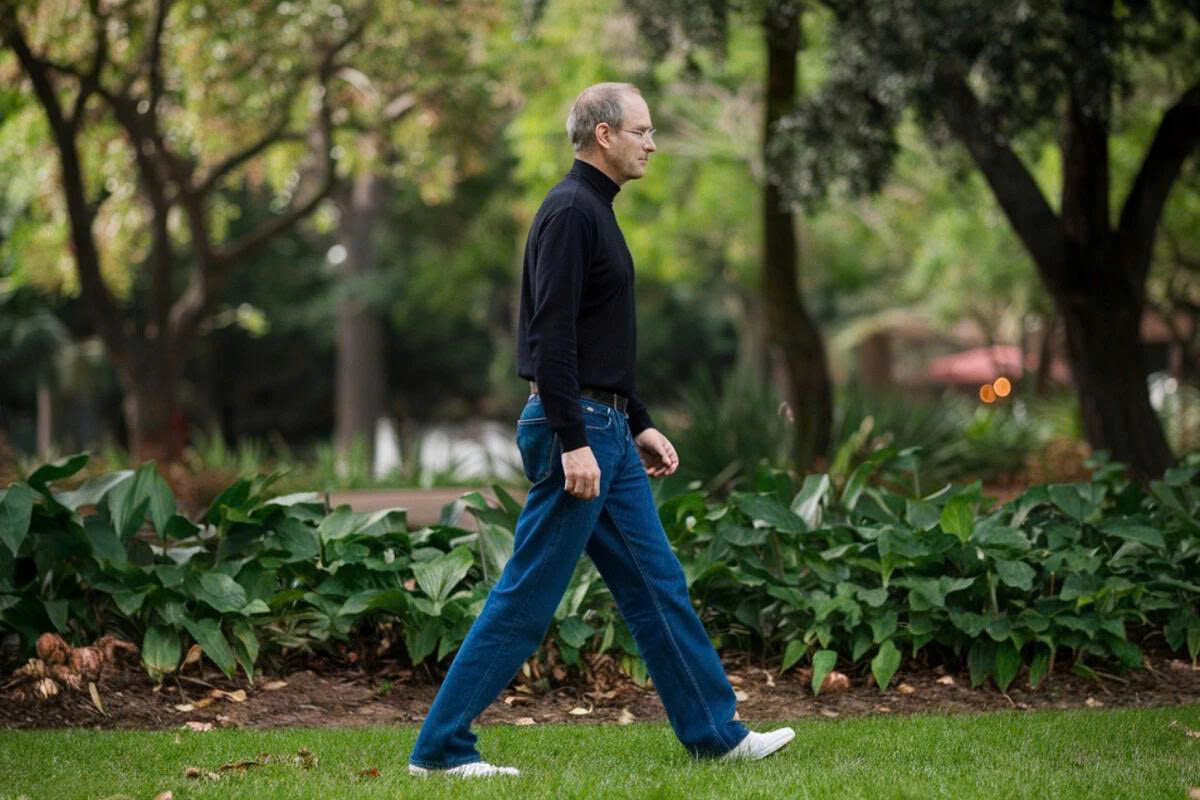 Steve Jobs xem đi bộ là một phần của quá trình suy nghĩ, tìm ý tưởng và giải quyết vấn đề - Ảnh: Applesfera