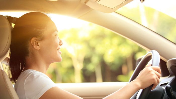 Tia UVA xuyên qua cửa kính ô tô gây tình trạng lão hóa da không đối xứng và tăng nguy cơ Ung thư da ở phía bên trái khuôn mặt