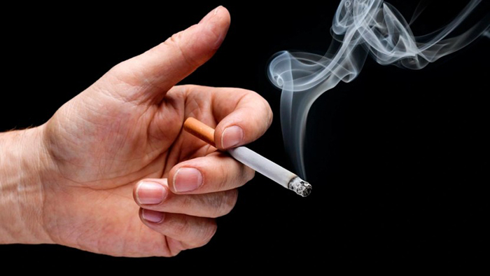 Hút thuốc lá gây hại cho sức khỏe, bao gồm cả sức khỏe mắt