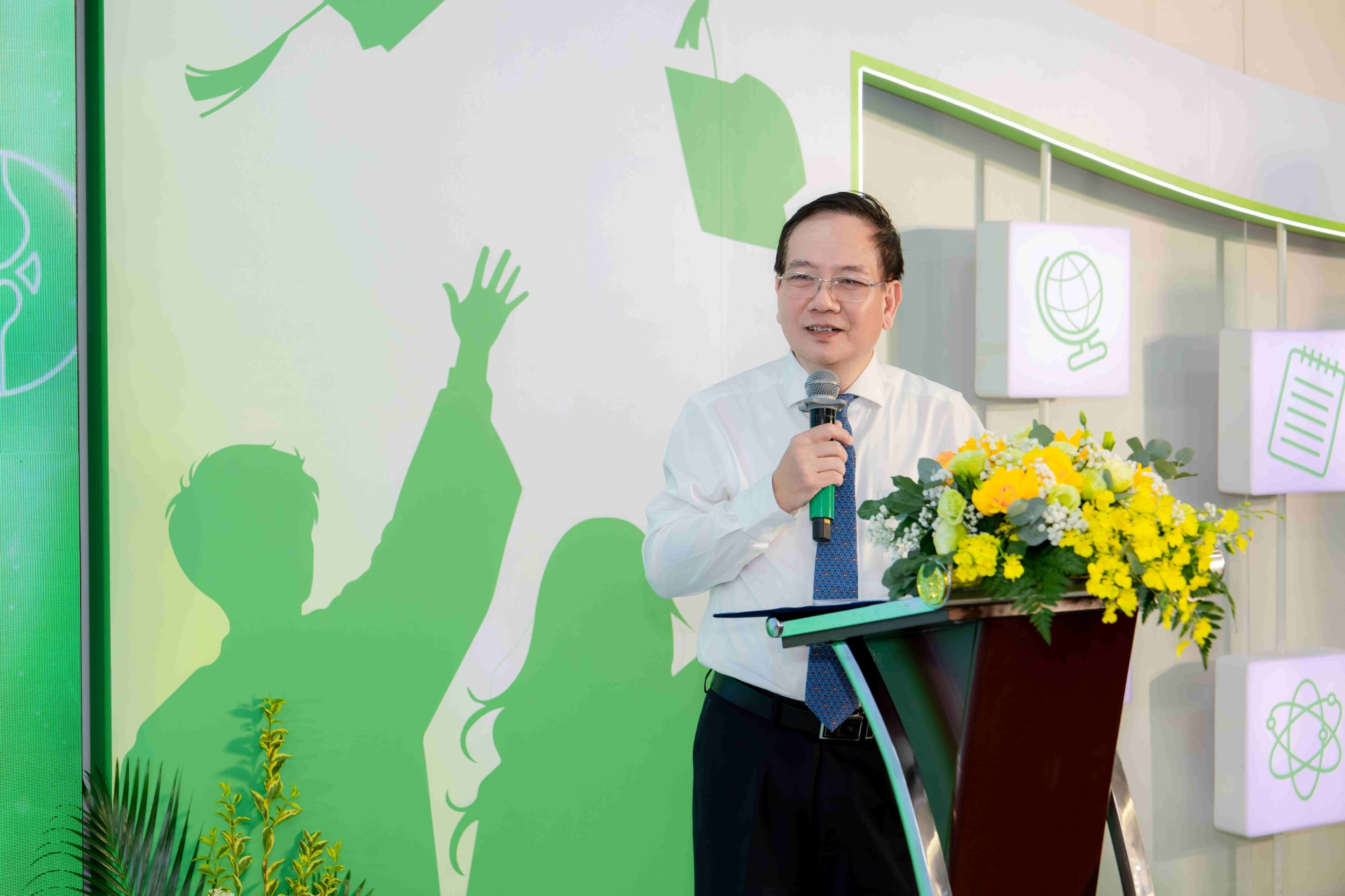 TS. Lâm Quốc Hùng – Giám đốc Trung tâm Đào tạo Dinh dưỡng và Thực phẩm, Viện Dinh dưỡng Quốc gia phát biểu trong buổi lễ