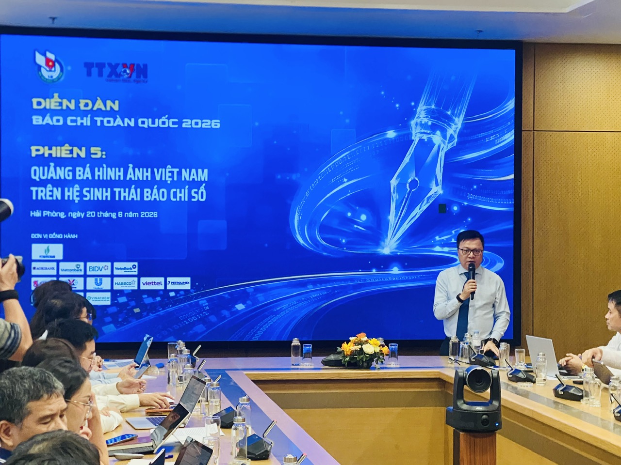Nhà báo Lê Quốc Minh cho rằng mỗi loại hình báo chí cần có cách tiếp cận phù hợp để thu hút công chúng - Ảnh: Đào Dung/Sức khỏe+