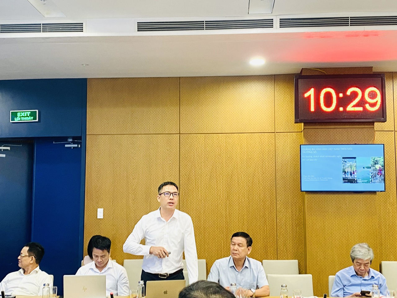 TS Phan Văn Kiền cho rằng báo chí cần hiểu rõ cách vận hành của các nền tảng số để tiếp cận công chúng hiệu quả hơn - Ảnh: Đào Dung/Sức khỏe+