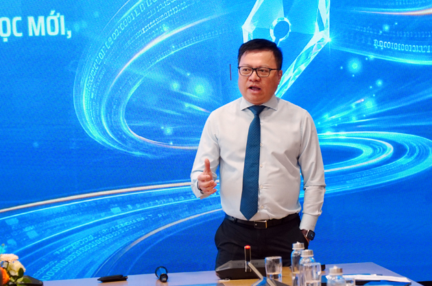 Ông Lê Quốc Minh, Uỷ viên Trung ương Đảng, Tổng Biên tập Báo Nhân Dân, Phó Trưởng ban Tuyên giáo và Dân vận Trung ương, Chủ tịch Hội Nhà báo Việt Nam, phát biểu tại tọa đàm - Ảnh: Đức Bình/Sức khỏe+