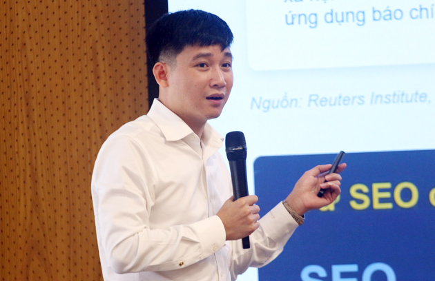 ông Bùi Công Duyến, Giám đốc sản phẩm Tòa soạn hội tụ OneCMS, khuyên các tòa soạn nhỏ không nên chạy đua tiêu tiền vào công nghệ tránh rủi ro - Ảnh: Đức Bình/Sức khỏe+