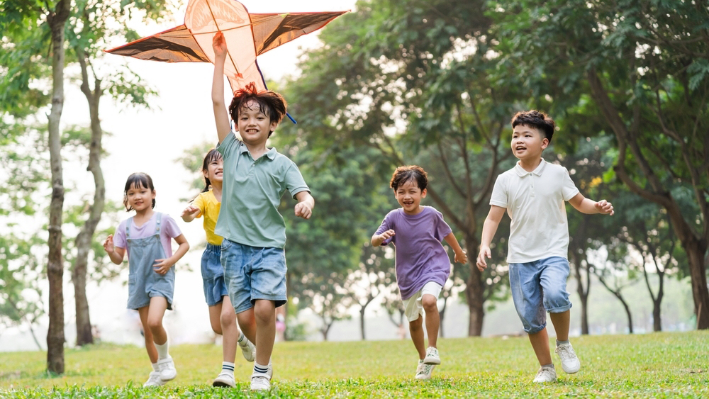 Phụ huynh nên ưu tiên chọn môi trường vận động vui vẻ, an toàn