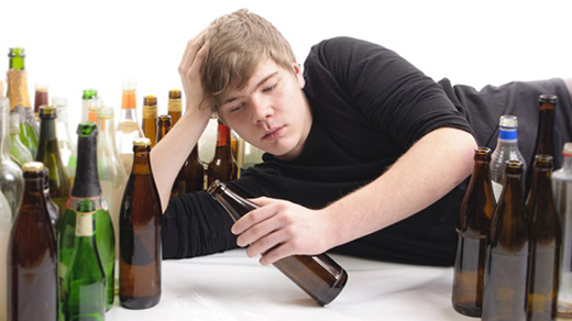 Uống quá nhiều rượu bia là một trong những nguyên nhân gây xuất tinh chậm