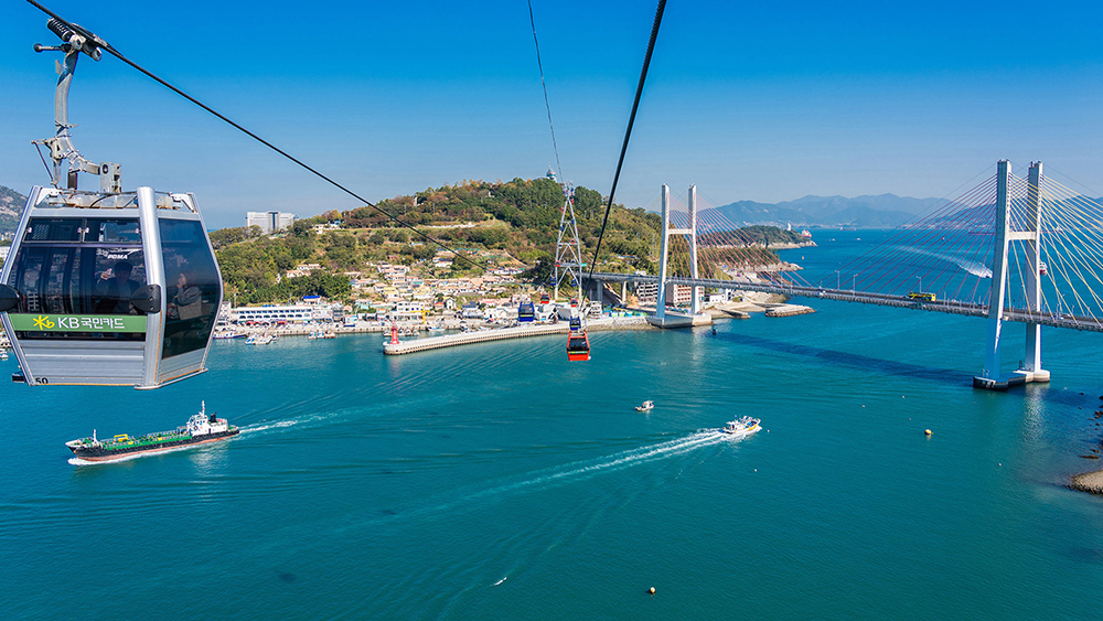 Tuyến cáp treo mang đến tầm nhìn ngoạn mục ra thành phố Yeosu, biển và các hòn đảo xung quanh