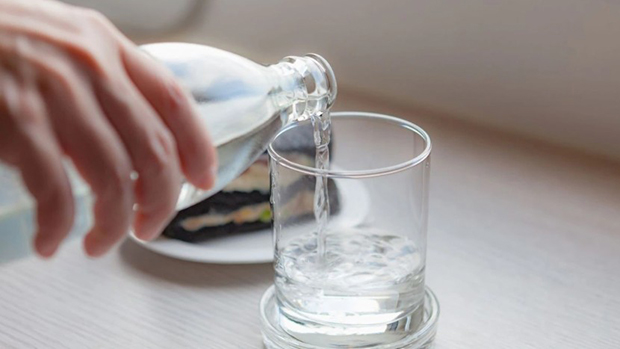 Cần uống đủ nước để bảo vệ sức khỏe trong những ngày nắng nóng