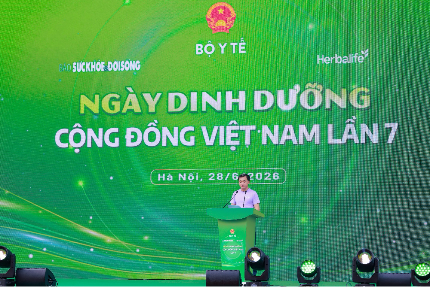 Nhà báo Trần Tuấn Linh - Tổng Biên tập Báo sức khỏe và Đời sống kiêm Trưởng Ban Tổ chức chương trình phát biểu tại sự kiện