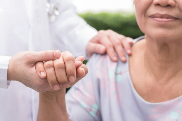 Bên cạnh các chuyên khoa chăm sóc giảm nhẹ tại các bệnh viện lớn, các trung tâm chăm sóc giảm nhẹ tư nhân cũng đang tăng lên về số lượng