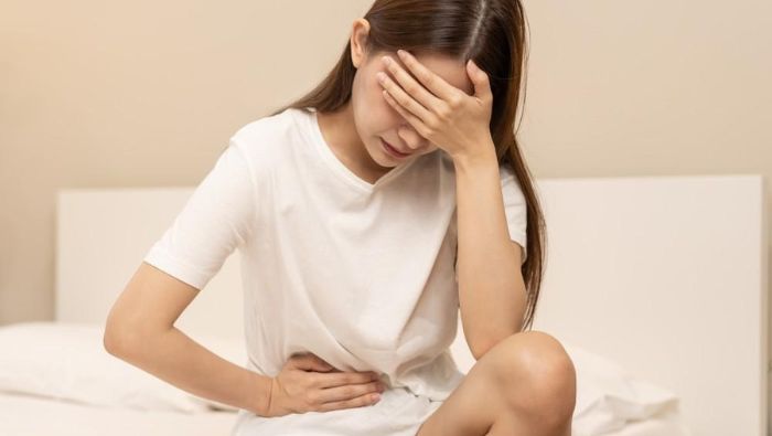 Rong kinh kết hợp với các bệnh lý phụ khoa khiến mức ferritin sụt giảm liên tục