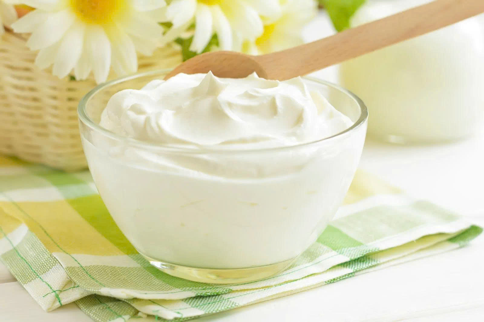 Sữa chua hỗ trợ cải thiện cảm giác nóng rát do trào ngược acid dạ dày