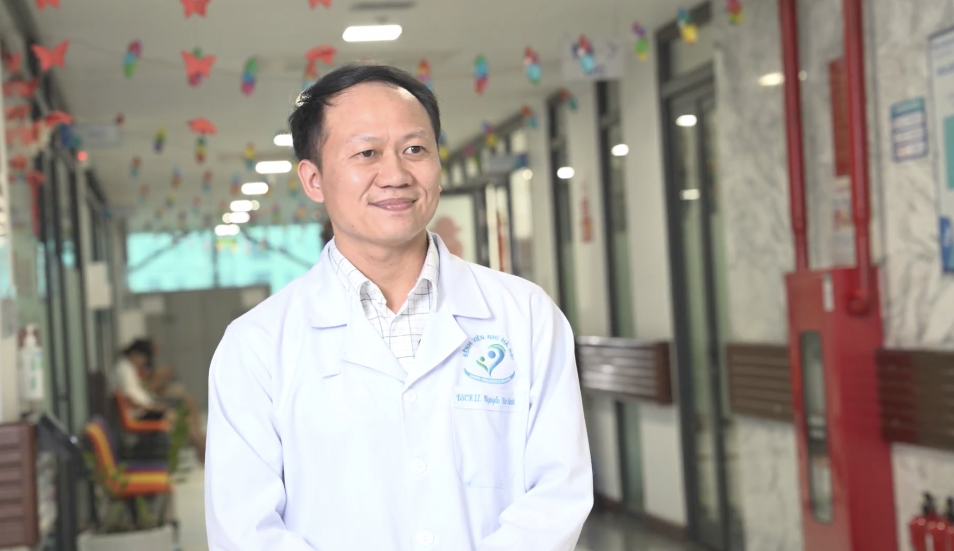 BSCKII Nguyễn Văn Ninh, Phụ trách Khoa Tai Mũi Họng, Bệnh viện Nhi Hà Nội chia sẻ sau ca phẫu thuật - Ảnh: Bệnh viện Nhi Hà Nội 