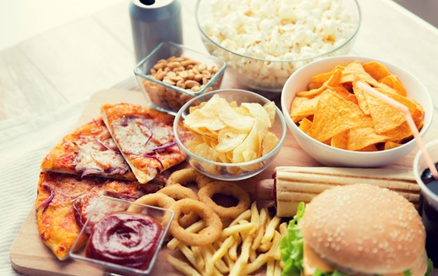 Chế độ ăn với nhiều thực phẩm chế biến sẵn, thực phẩm nhiều đường có thể góp phần dẫn tới bệnh đái tháo đường sớm hơn
