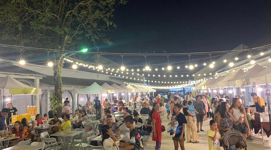 Không khí nhộn nhịp tại chợ đêm Koh Chang - Ảnh: Tripadvisor