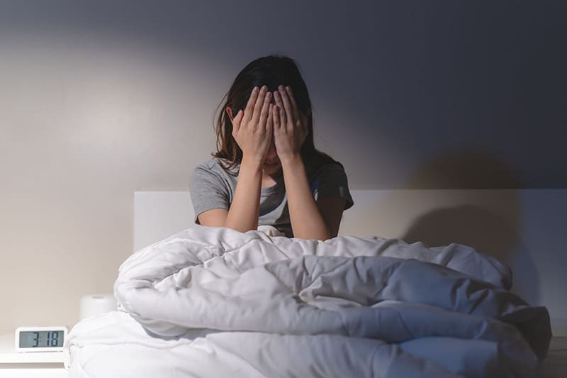 Căng thẳng kéo dài làm thay đổi cấu trúc não bộ, gây ra các triệu chứng suy nhược thần kinh như mất ngủ 
