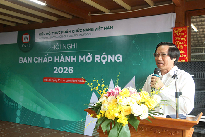 TS. Cao Hưng Thái báo cáo kết quả hoạt động 6 tháng đầu năm và kế hoạch trọng tâm cuối năm 2026 của Hiệp hội Thực phẩm chức năng Việt Nam