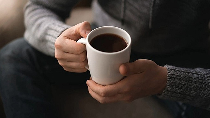 Nên hạn chế thêm đường và sữa vào cà phê để nhận được lợi ích tối ưu