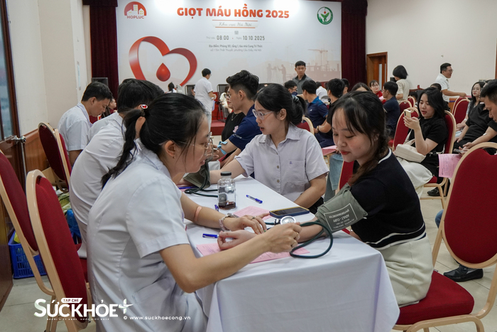 Đo huyết áp và khám sàng lọc lâm sàng là bước bắt buộc trước khi hiến máu 