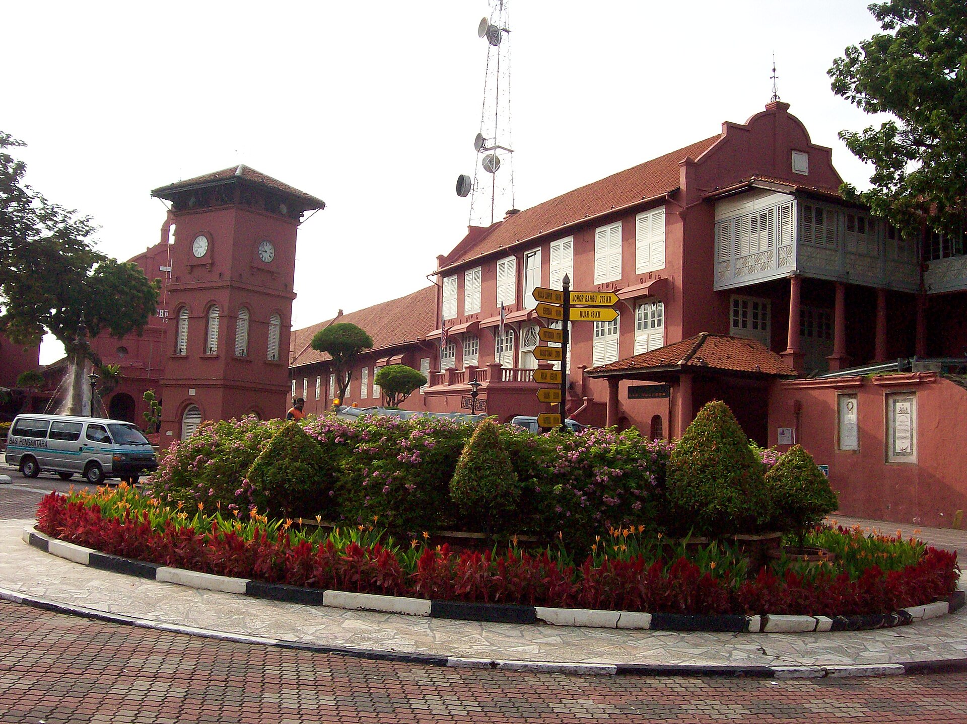 Tòa thị chính Stadthuys nằm tại Quảng trường Hà Lan là điểm tham quan nổi tiếng ở Melaka - Ảnh: Philip Nalangan