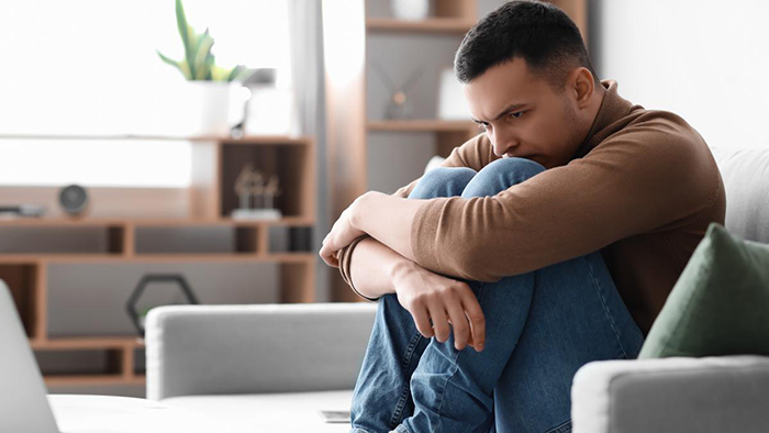 Rối loạn lo âu gây ra cảm giác sợ hãi thường trực, kéo dài dai dẳng và ảnh hưởng trực tiếp đến sinh hoạt hàng ngày