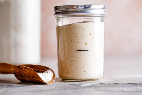 Quá trình lên men chuẩn để làm một chiếc sourdough thường mất nhiều giờ đồng hồ