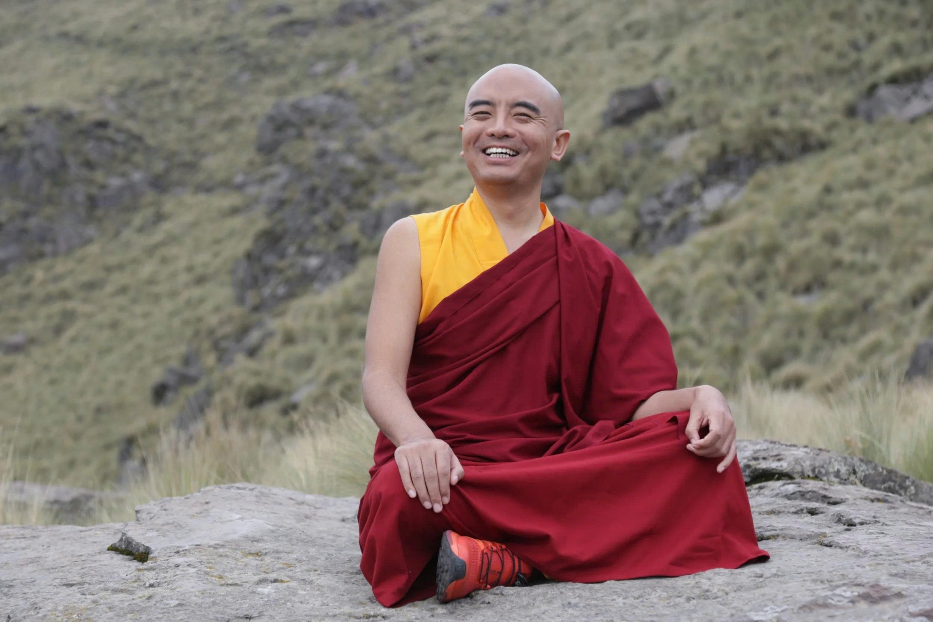 Thiền sư Yongey Mingyur Rinpoche cho rằng suy nghĩ tích cực có thể được rèn luyện hằng ngày - Ảnh: Tergarsangha