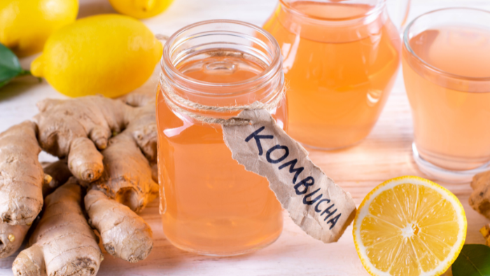 Kombucha là một loại trà giàu các probiotics, mang lại nhiều lợi ích sức khỏe.