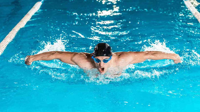 Các bài tập aerobic cường độ vừa phải như bơi lội giúp cải thiện Sức khỏe tim mạch