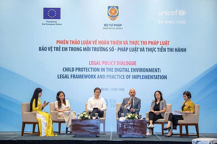 Phiên thảo luận cấp cao do Bộ Tư pháp Việt Nam phối hợp cùng Liên minh Châu Âu và UNICEF tổ chức nhằm giải quyết các thách thức trong việc bảo vệ trẻ em trên không gian mạng - Ảnh: UNICEF