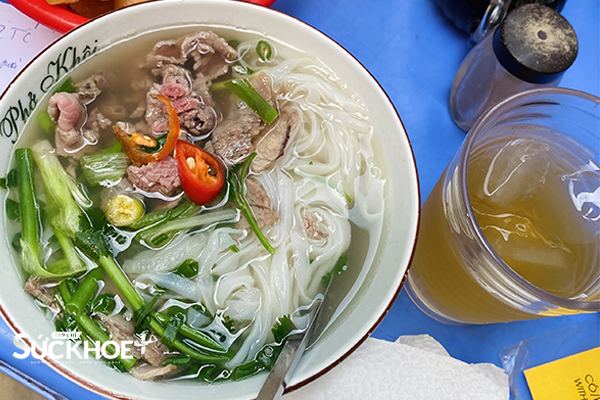 Phở Khôi Hói có địa chỉ tại 50 Hàng Vải, phường Hoàn Kiếm, Hà Nội