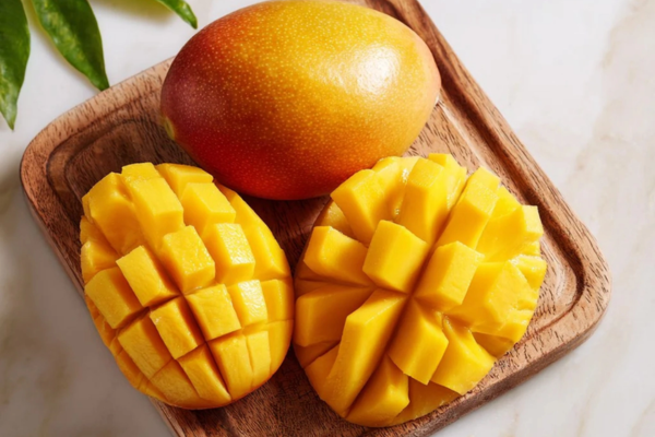 Người có nguy cơ mắc đái tháo đường hoặc đáng mắc đái tháo đường nên ăn quả xoài tươi, không nên uống nước ép hoặc các sản phẩm chế biến sẵn từ xoài