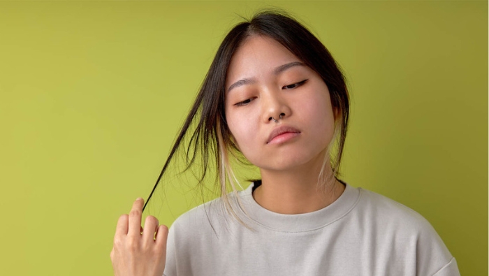 Trạng thái buồn chán và mệt mỏi là tác nhân hàng đầu kích hoạt cơn thôi thúc tự nhổ tóc