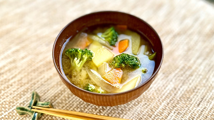 Món canh miso bổ dưỡng khi kết hợp cùng các loại thực phẩm giàu chất xơ và rau xanh